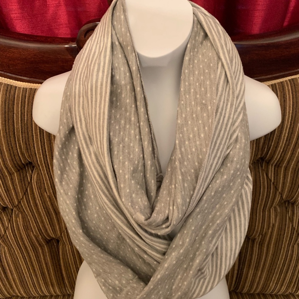 BCBG Generation reversible scarf